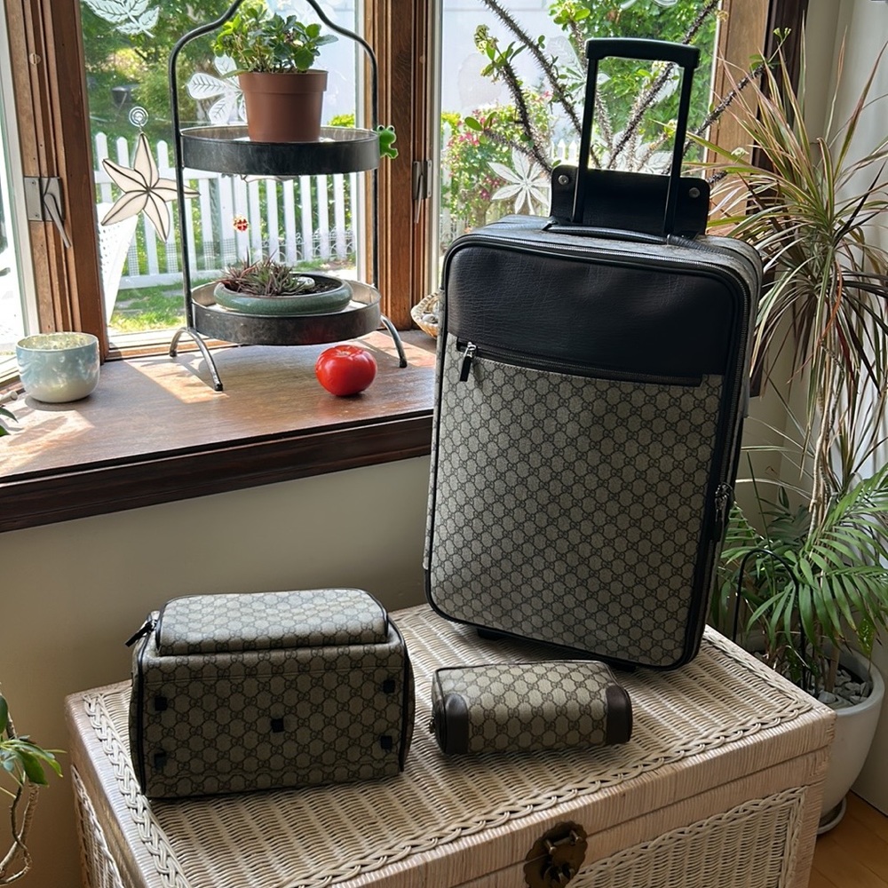🦁 Gucci GG Supreme Travel Set - Picture 10 of 17